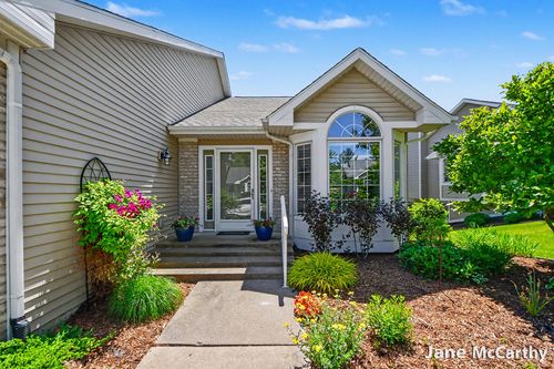 2338 Whimbrel Court Ne, Grand Rapids, MI, 49505 | Card Image