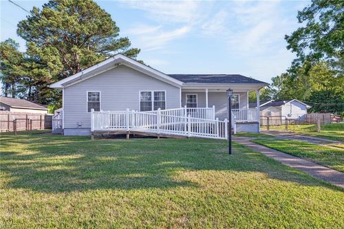 802 Hancock Ave, Portsmouth, VA, 23701-3347 | Card Image