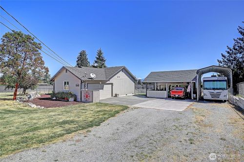 1985 Elhardt St, Camano Island, WA, 98282-8365 | Card Image