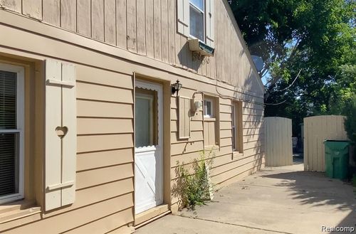 22780 Rosalind Ave, Eastpointe, MI, 48021-1916 | Card Image