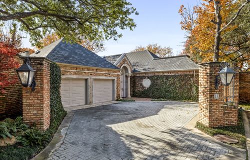 17 Stonecourt Cir, Dallas, TX, 75225-8122 | Card Image