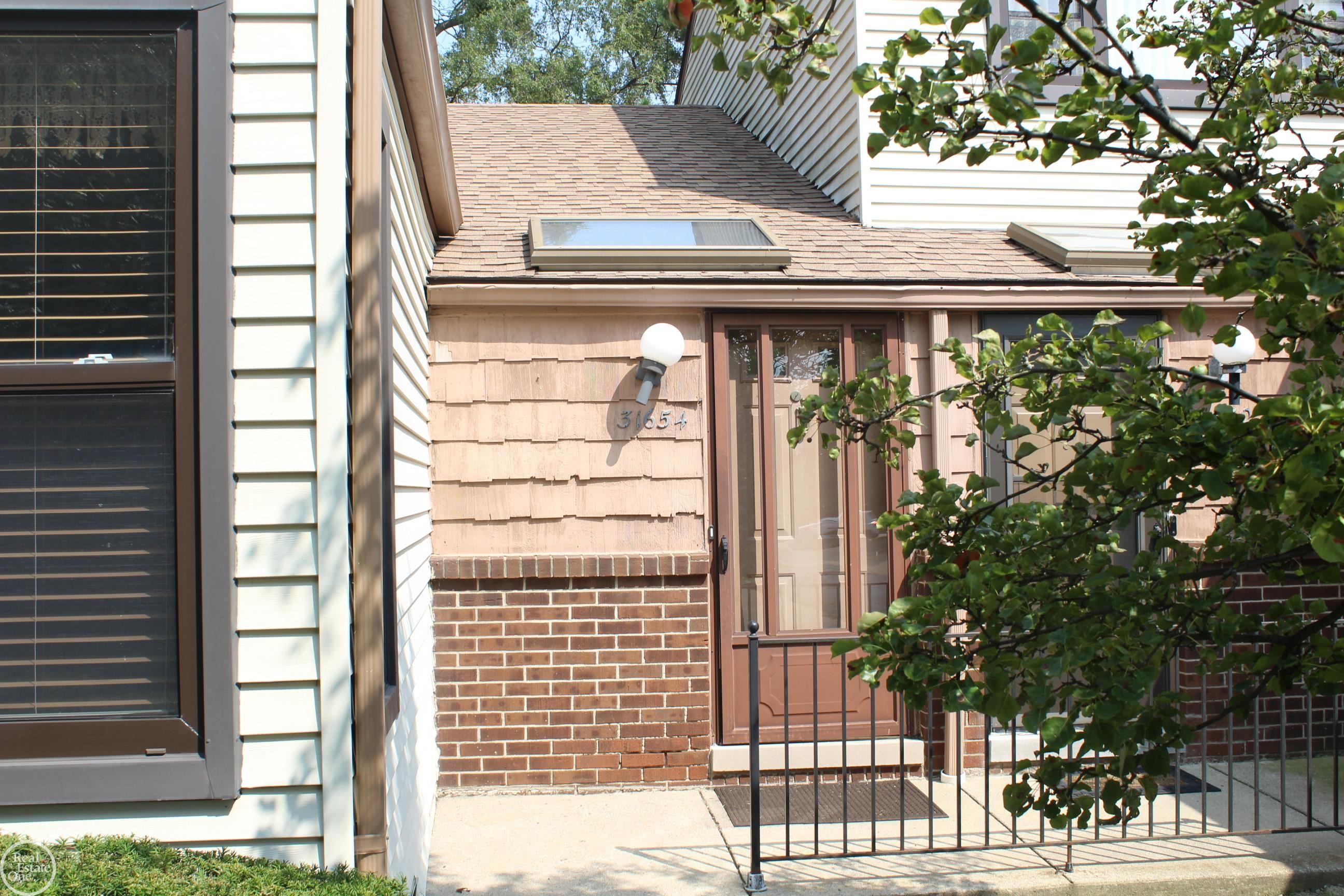 Hoover Rd, Warren, MI 48093