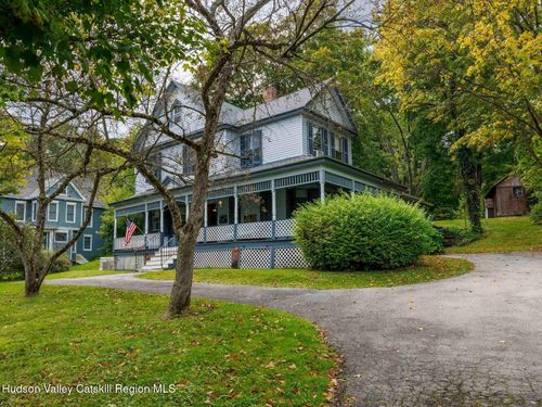 123 Vineyard Ave, Highland, NY, 12528-1715 | Card Image