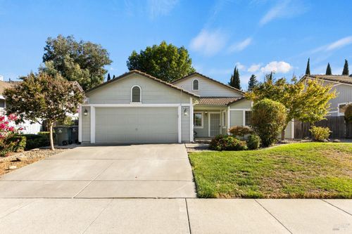 695 Fountain Way, Dixon, CA, 95620 | Card Image