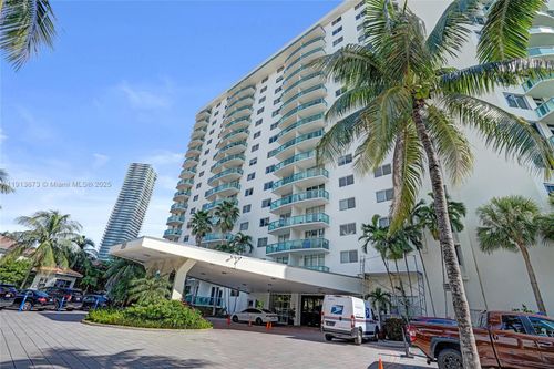ph-24-19370 Collins Ave, Sunny Isles Beach, FL, 33160-2449 | Card Image