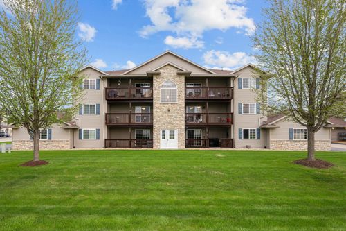 203-117 E Price St, Eldridge, IA, 52748-1728 | Card Image