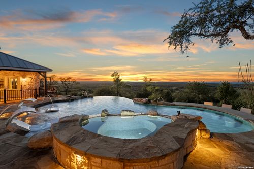 140 Kuntz Run, Bulverde, TX, 78163-5010 | Card Image