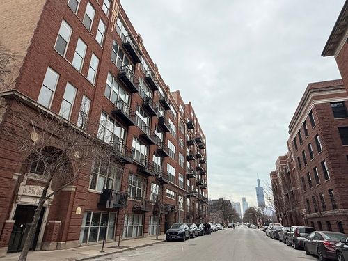 unit-605-1500 W Monroe St, Chicago, IL, 60607-2427 | Card Image