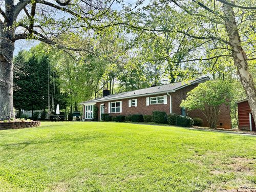 2730 4th Street Pl Nw, Hickory, NC, 28601-8055 | Card Image