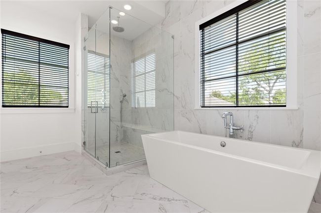 Free standing soaker tub, frameless glass shower w/ bench | Image 35