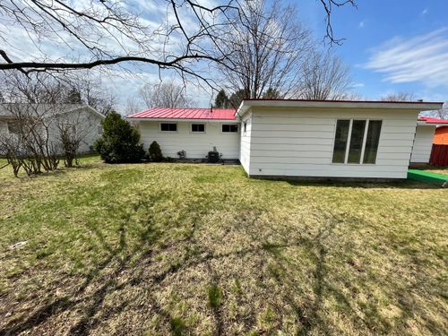 318 Lesada Ave, Shelby, MI, 49455-1232 | Card Image