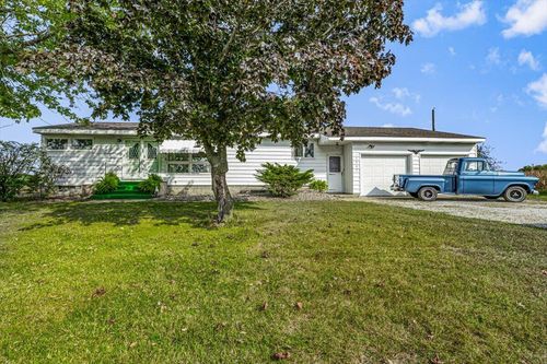 17567 Lakeside Rd, Three Oaks, MI, 49128-9743 | Card Image