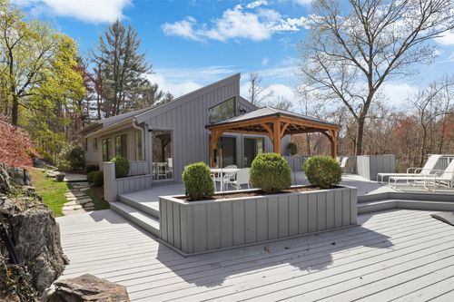 6 Manor Dr, Goldens Bridge, NY, 10526-1204 | Card Image