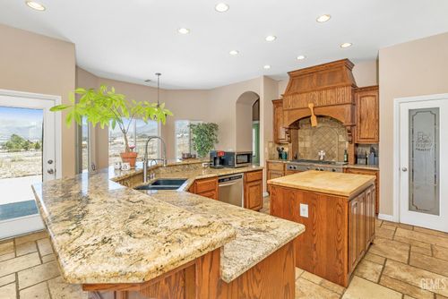 20900 Fallen Leaf Drive, Tehachapi, CA, 93561 | Card Image