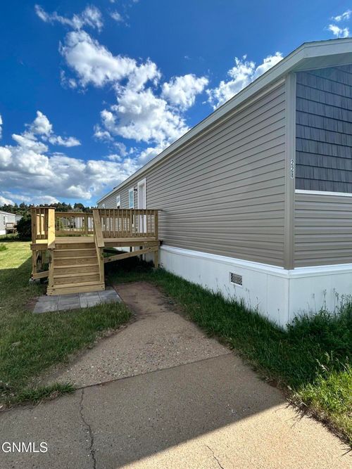 228 D St, Dickinson, ND, 58601-6142 | Card Image