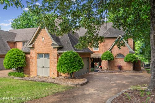 6675 Masters Dr, Olive Branch, MS, 38654-8228 | Card Image