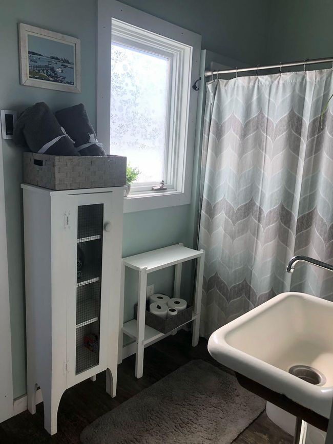 Apt Bathroom 1.jpeg | Image 32