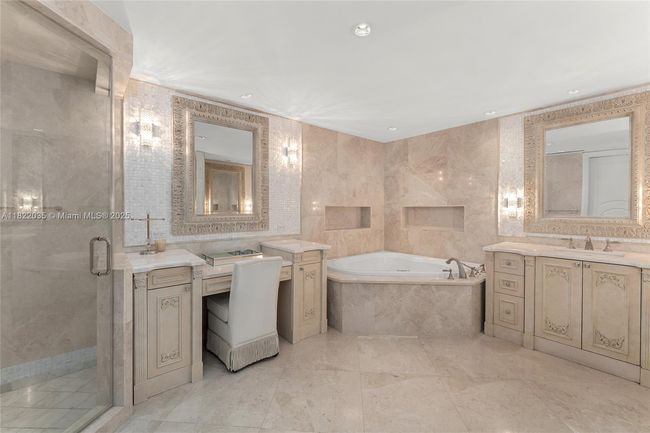 5233 - 5233 Fisher Island Dr, Condo with 4 bedrooms, 5 bathrooms and null parking in Miami Beach FL | Image 31