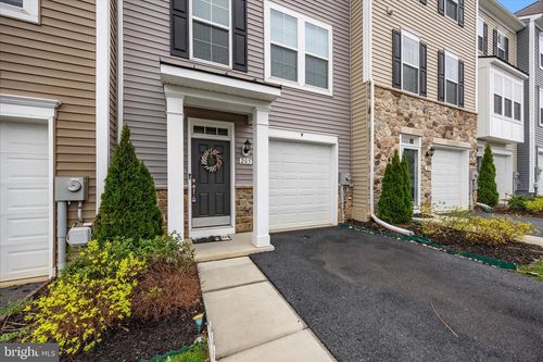 205 Union Ridge Dr, CHARLES TOWN, WV, 25414-5682 | Card Image