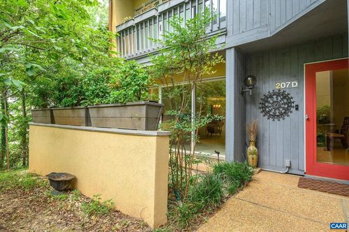 apt-d-207 2nd St Nw, CHARLOTTESVILLE, VA, 22902-5055 | Card Image