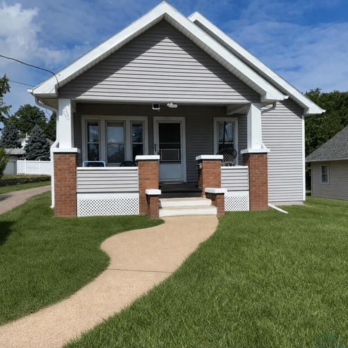 1915 S Clinton St, Sioux City, IA, 51106-2515 | Card Image