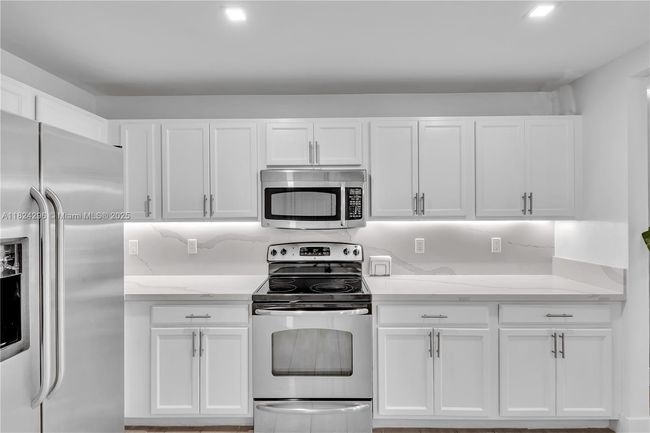 APT-209 - 11401 Nw 89 Th St, Home with 2 bedrooms, 3 bathrooms and null parking in Doral FL | Image 5
