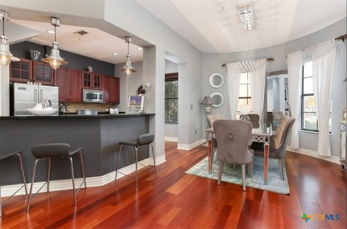 109-215 Center Street, San Antonio, TX, 78202 | Card Image