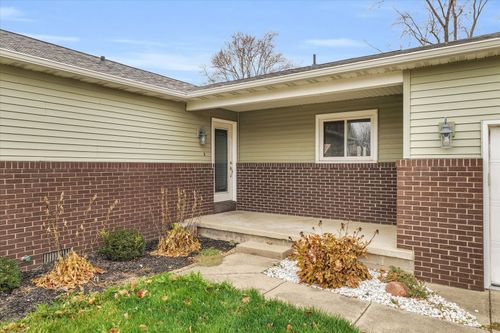 105 W Wayne Dr, Catlin, IL, 61817-9766 | Card Image