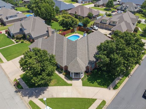 2716 Roanoke Ridge Rd, Bartlesville, OK, 74006-1836 | Card Image