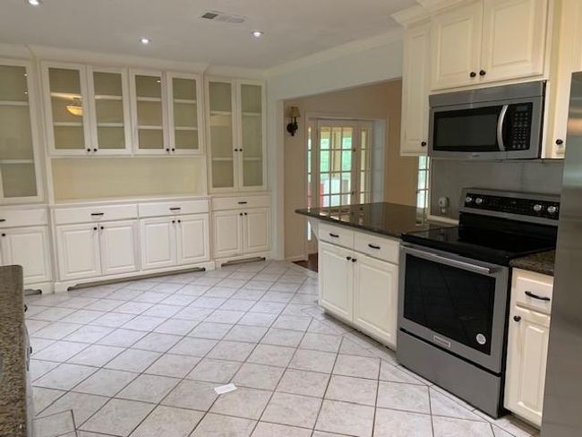 15025 Stagecoach Rd, House other with 5 bedrooms, 3 bathrooms and 1 parking in Stagecoach TX | Image 17