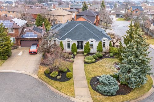 31 Ingrid Crt, Hamilton, ON, L8W2V4 | Card Image