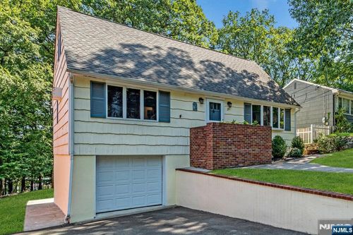 29 Manito Ave, Oakland, NJ, 07436-3005 | Card Image