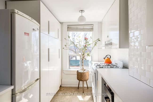 223 Wallace Ave, House attached with 5 bedrooms, 3 bathrooms and 1 parking in Toronto ON | Image 22