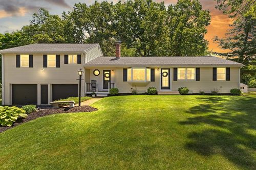 10 Lucille Ave, Westford, MA, 01886-1820 | Card Image