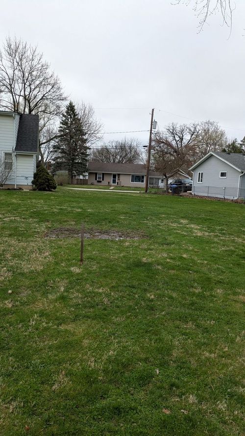 611 Oakwood Drive, Geneva, IL, 60134 | Card Image