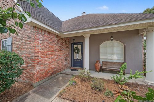 32804 Faulkner Dr, Denham Springs, LA, 70706-2022 | Card Image