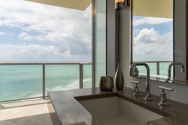 2100 - 9703 Collins Ave, Condo with 3 bedrooms, 3 bathrooms and null parking in Bal Harbour FL | Image 23