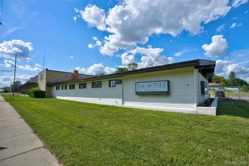 2702 Flushing Rd, Flint, MI, 48504-4534 | Card Image
