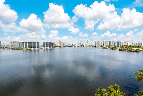 1009-18100 N Bay Rd, Sunny Isles Beach, FL, 33160-2748 | Card Image