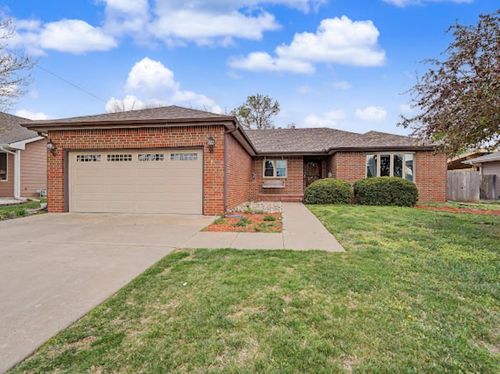1304 Sequoia Dr, Salina, KS, 67401-6981 | Card Image
