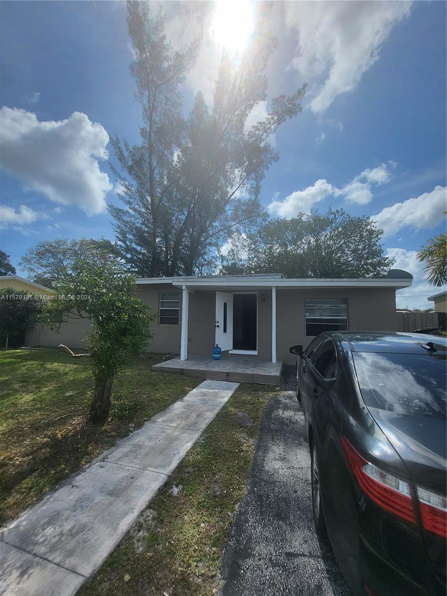 13th Ct, Fort Lauderdale, FL 33311
