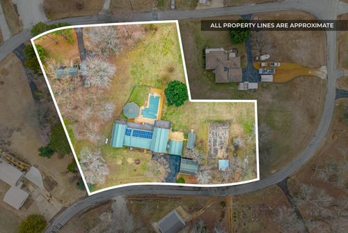 369 Holiday Acres Dr, Springville, TN, 38256-4684 | Card Image