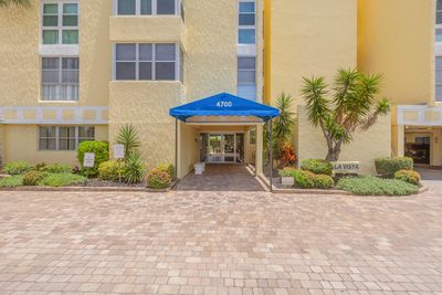 517 - 4700 Ocean Beach Boulevard, Condo with 2 bedrooms, 2 bathrooms and null parking in Cocoa Beach FL | Image 3