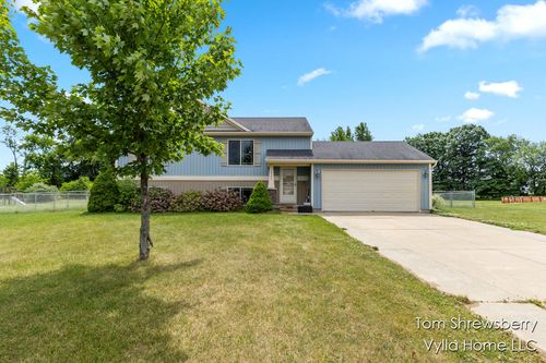 16304 Trent Ridge Dr, Cedar Springs, MI, 49319-9665 | Card Image