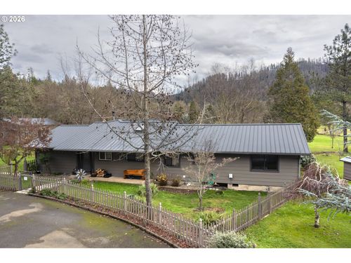 215 Kennaday Ln, Idleyld Park, OR, 97447-9623 | Card Image