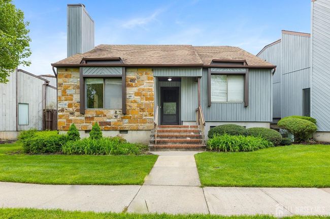 144 Goldmine Ln, Townhouse with 3 bedrooms, 4 bathrooms and null parking in Old Bridge NJ | Image 4