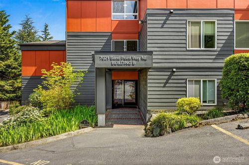 b212-7001 Sand Point Way Ne, Seattle, WA, 98115-6379 | Card Image