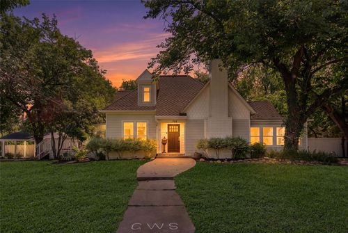 704 N College St, Mckinney, TX, 75069-2741 | Card Image