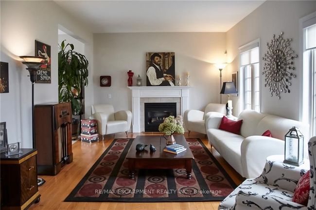 1 - 195 Wilson St W, House other with 2 bedrooms, 4 bathrooms and 2 parking in Ancaster ON | Image 5