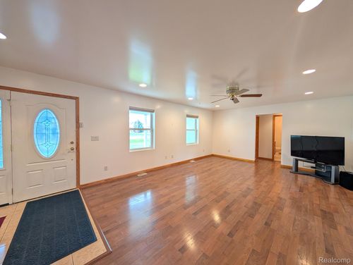 6185 N Vassar Rd, Flint, MI, 48506-1237 | Card Image